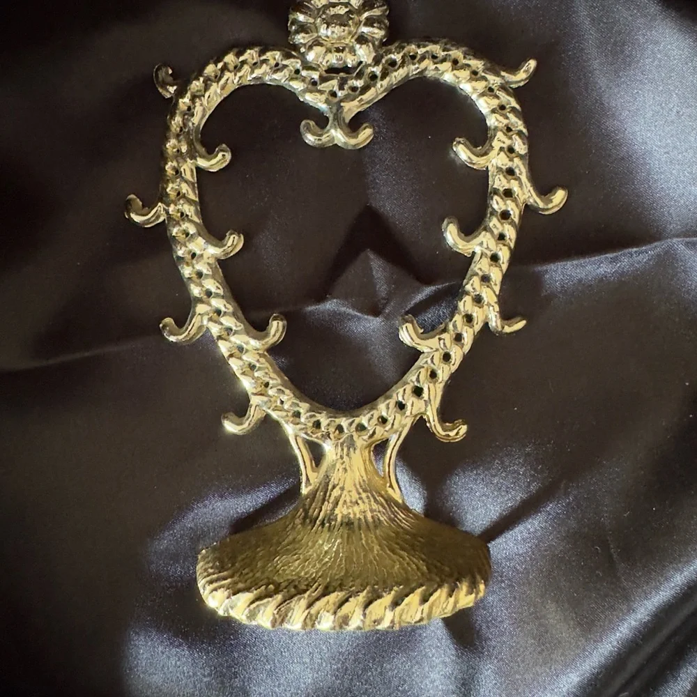 Vintage Gold Heart-Shaped Jewelry Stand - Picture 2 of 5